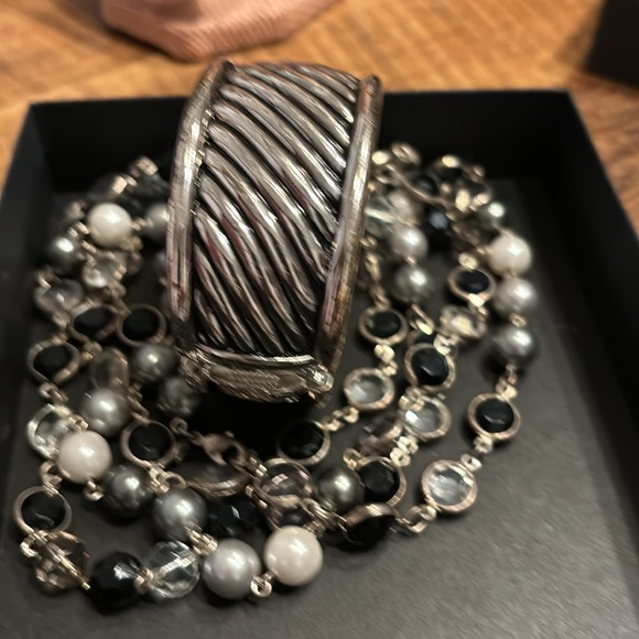 CALDWELL Retired Premier Designs hinged Bracelet - Picture 2 of 9